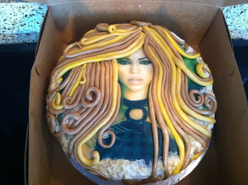 Beyonce Cake - Lateau